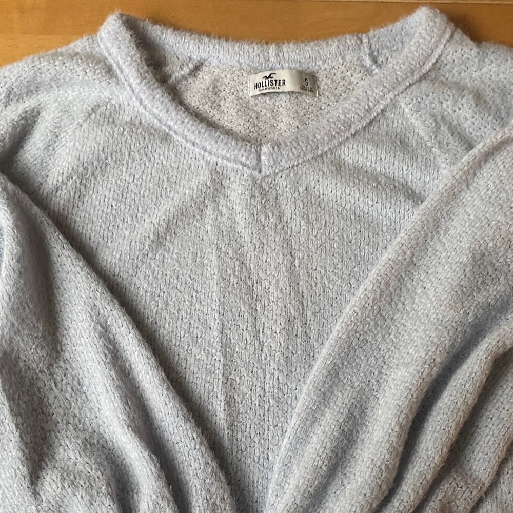 Hollister V-Neck Sweater in Light Gray